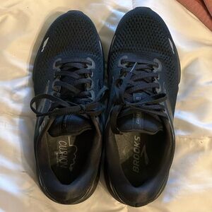 Brooks Ghost 15 size 9 wide D.  Black.  Gently used.